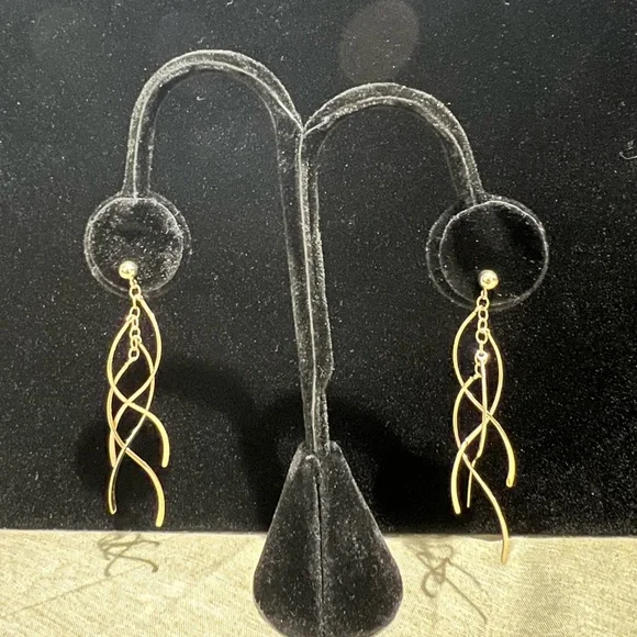 Beautiful 14k Dangle Earrings! - Picture 4 of 4